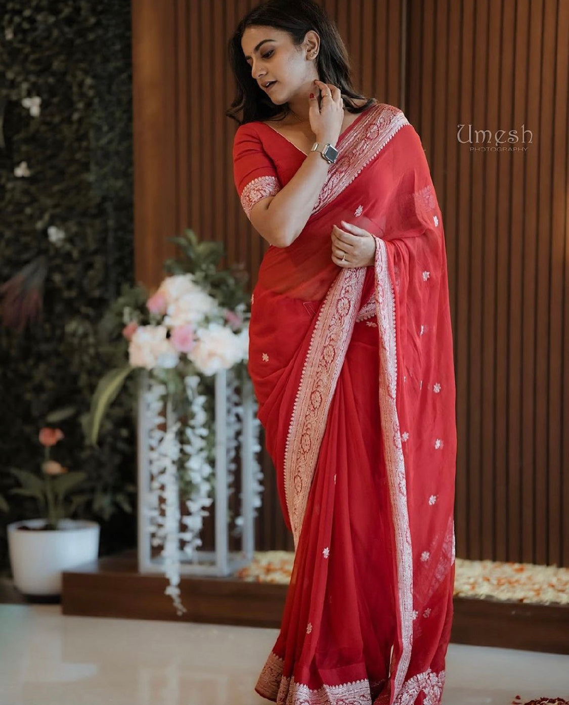 Pure Handloom Georgette Banarasi Saree - Red